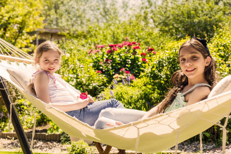 PULMOLL CHERRY MINI KIDS SHARING OUTSIDE